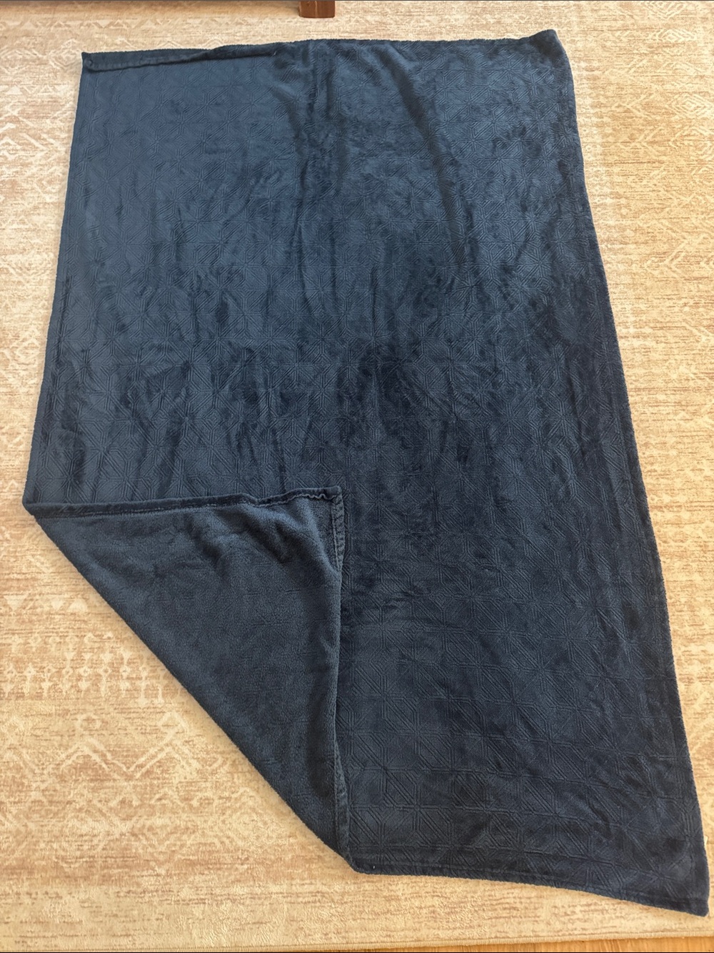 Kirkland Signature Plush Solid Navy Throw Blanket